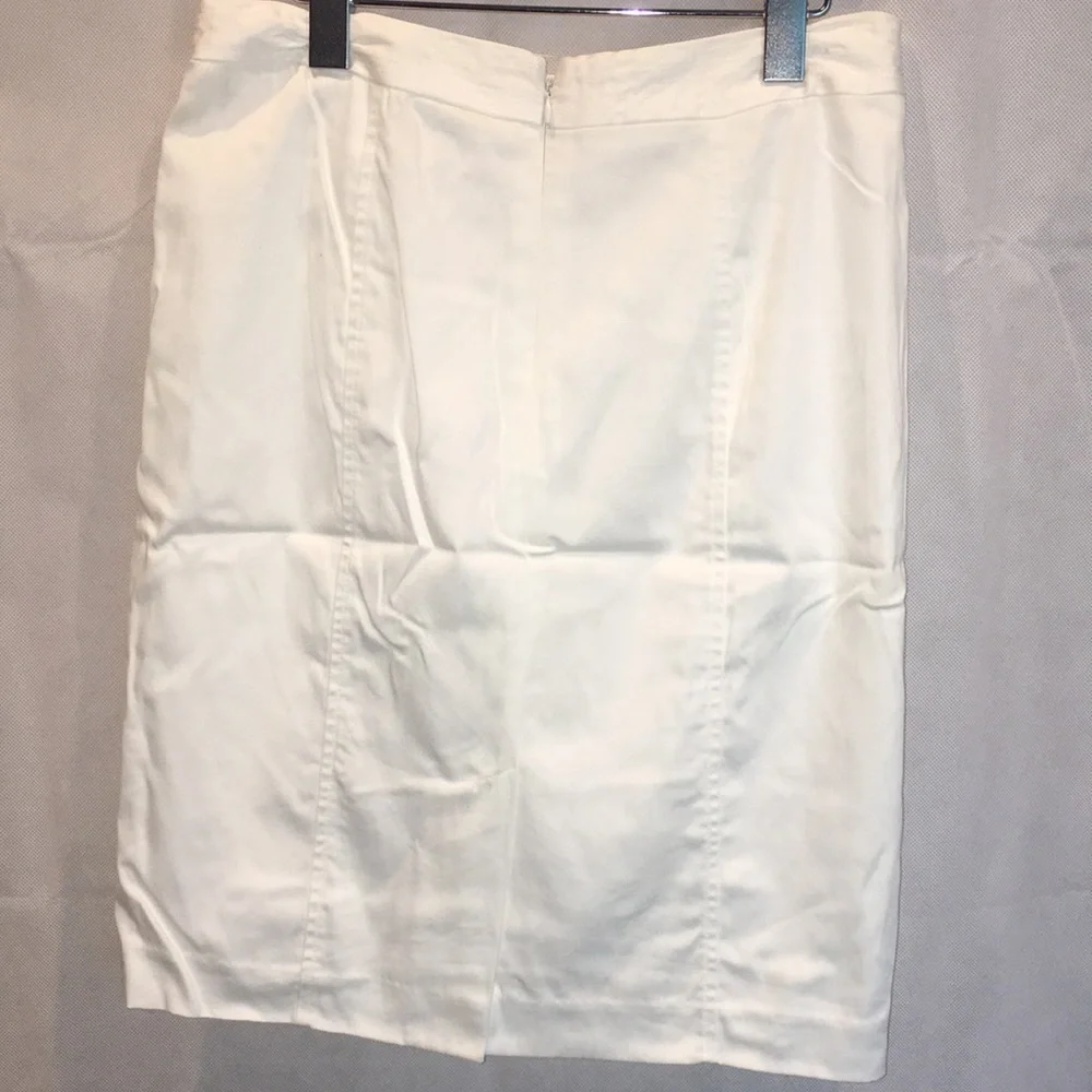 Dressbarn White Pencil Skirt | Buttons Detail | Front Pockets | Size 6